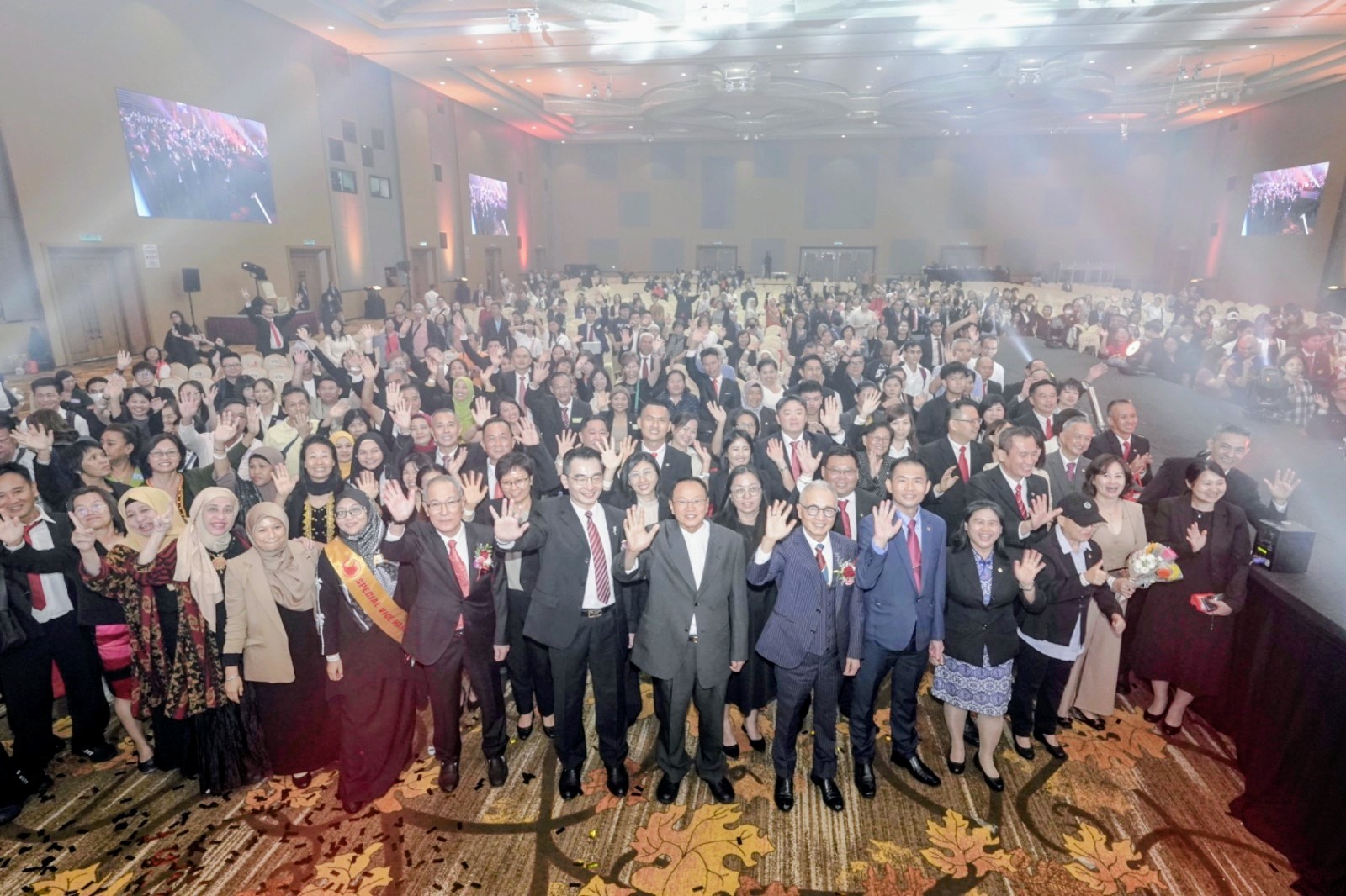 Foto bersama Shuang Hor Distributor Rally